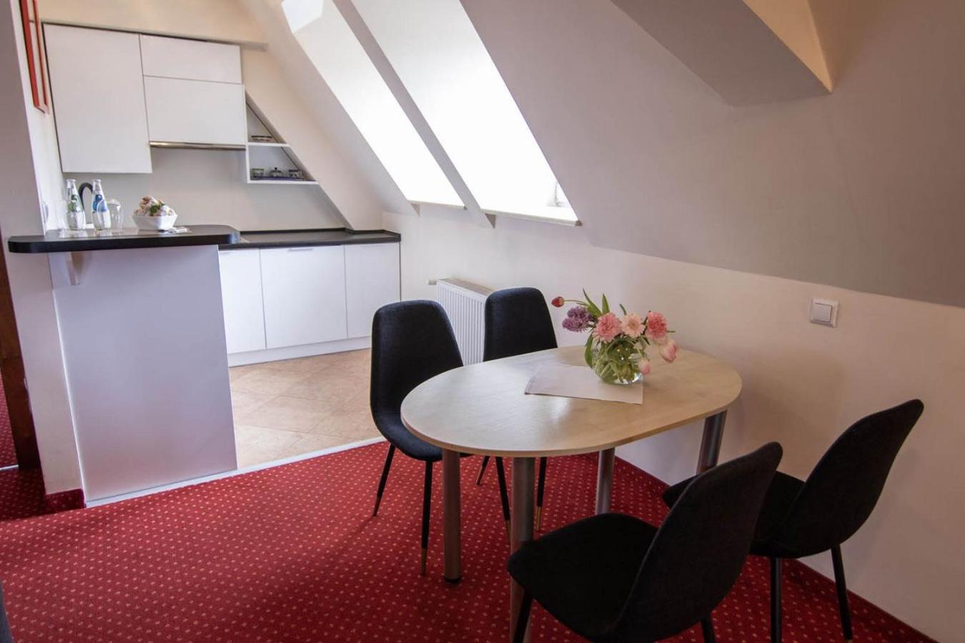 Hotel Zamkowy Walbrzych Bagian luar foto