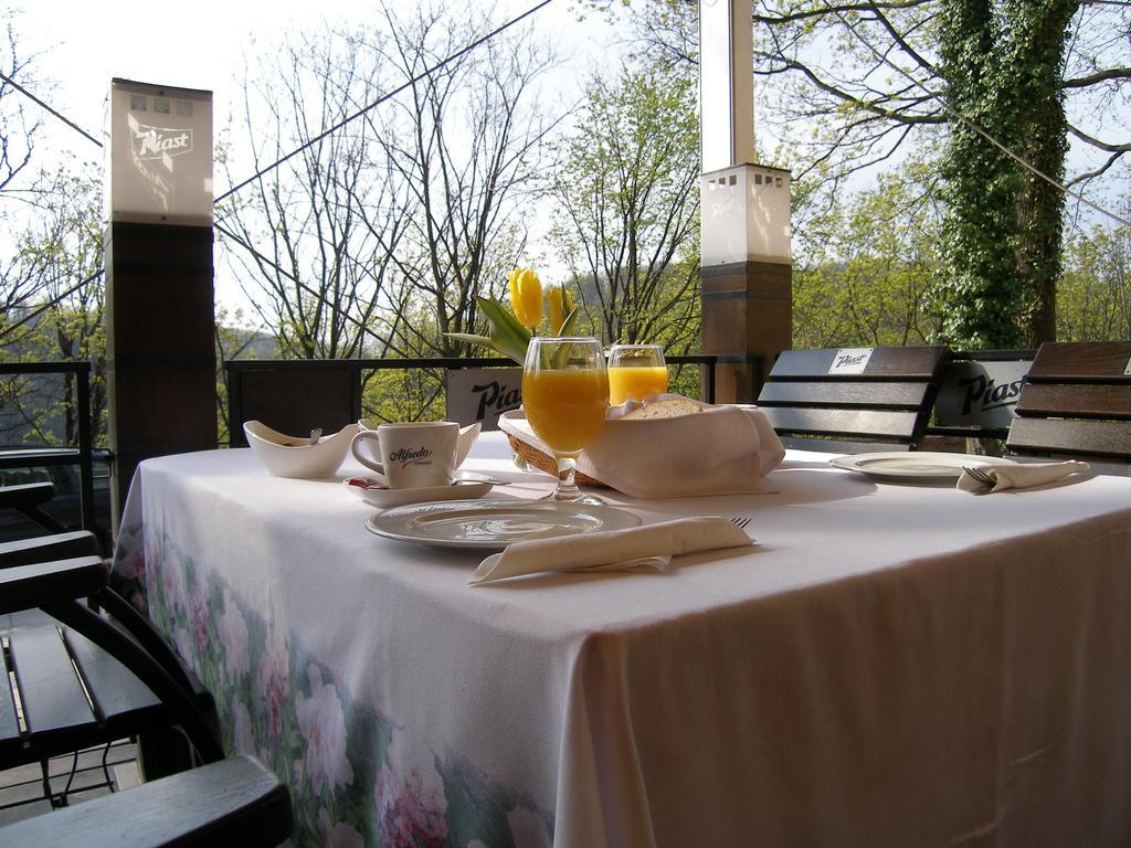 Hotel Zamkowy Walbrzych Bagian luar foto